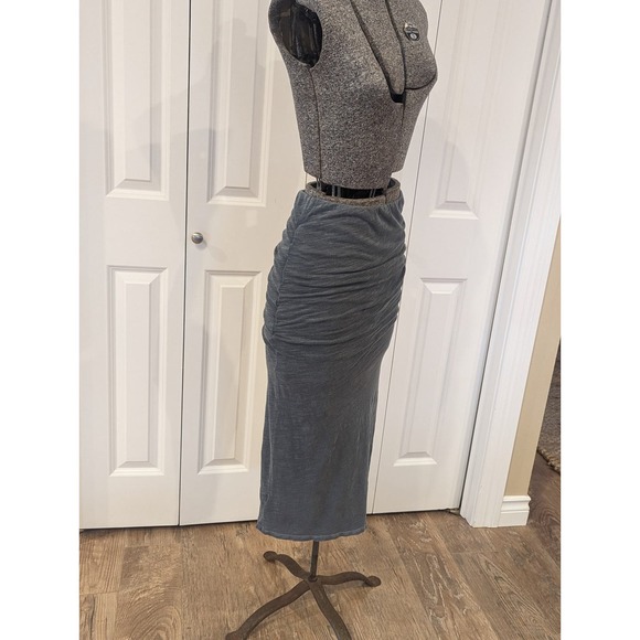 SUNDRY® Side Slit Skirt. Gray/Grey. Size 1 (small). 95% cotton/5% spandex - Picture 9 of 10